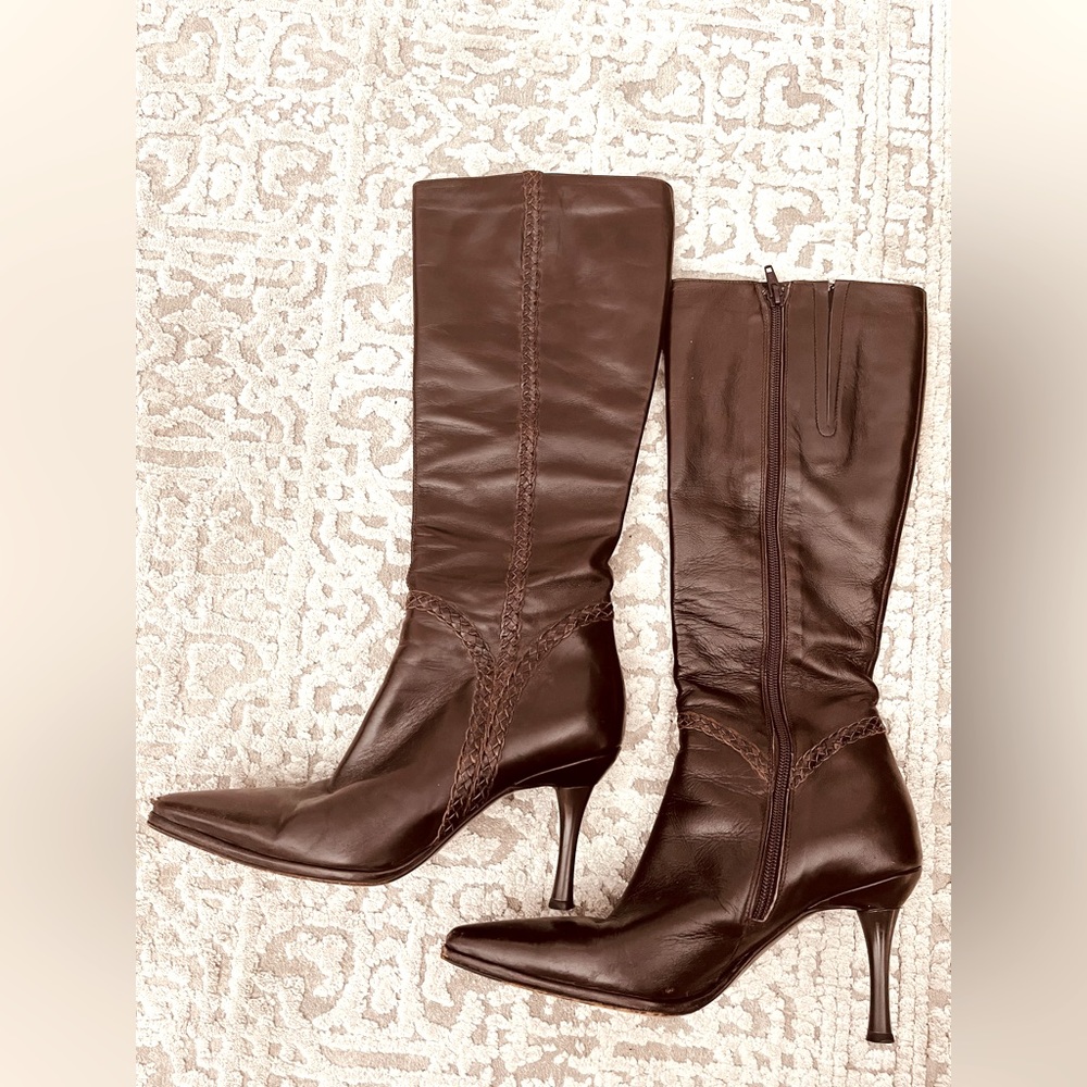 Via Spiga Knee Boot. Size 8. Mid Heel. Leather Upper & Sole. Chocolate Brown.